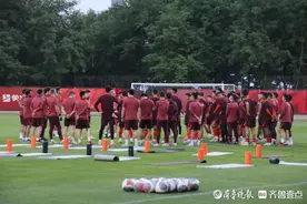 图集丨五名国脚加一位队医，国足阵中泰山队元素满满图片