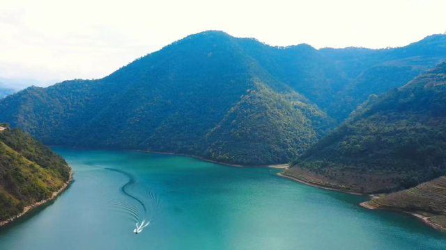 云新闻·滇地宝藏②丨云卷云舒处，云南这座“云端小城”藏着秋日惊喜