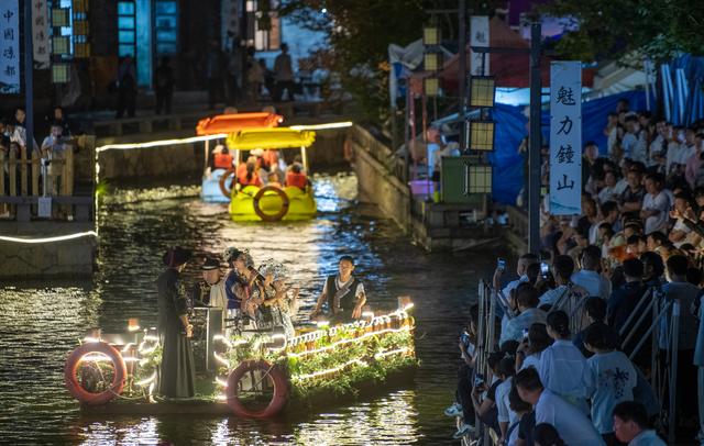 荷城夜经济带动夏日烟火气