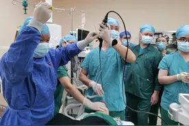 紧急！2岁娃被卡喉！医生：这些零食很危险！图片