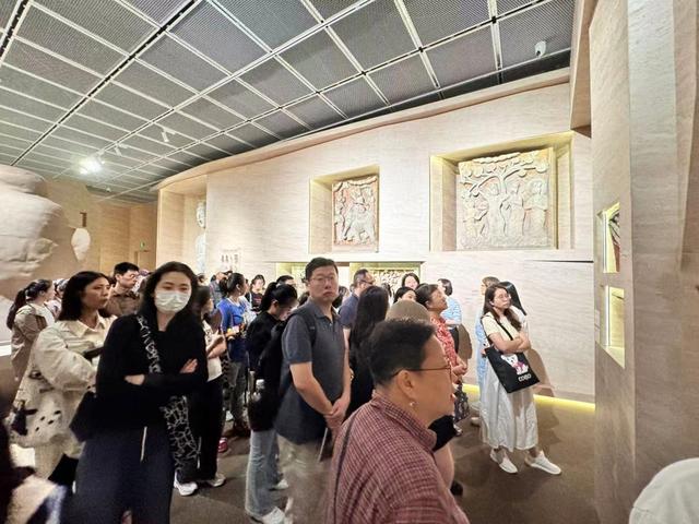 百年弄堂街区发力夜经济，文旅商体展融合打造“城市新玩场”