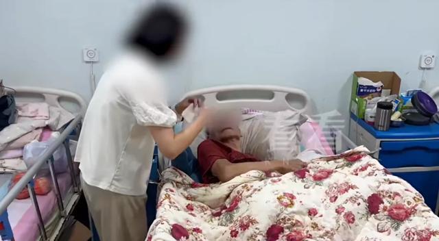 上海61岁老伯娶小16岁妻子，结婚当天被送进急诊！仅1年半卡里110万仅剩42元
