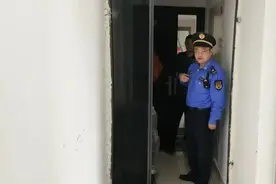 公共楼道安装纱门防蚊？不可以！图片