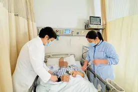 新华视点｜“无陪护”病房能否避免“一人生病全家忙”？图片