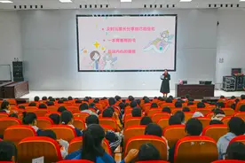华科大研支团为女生“补”课图片