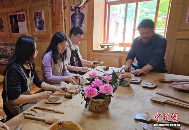 75名云港澳台青年齐聚迪庆 感生态文化魅力叙家国情怀