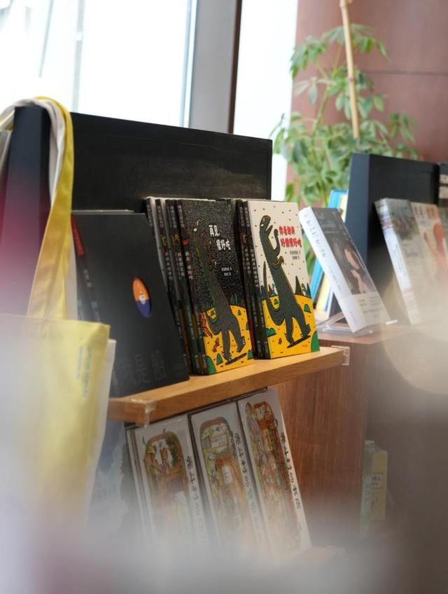 京城“小而美”书店抵挡夏日酷暑，点亮文化“最后一公里”