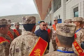当杜富国坐火车被偶遇……图片