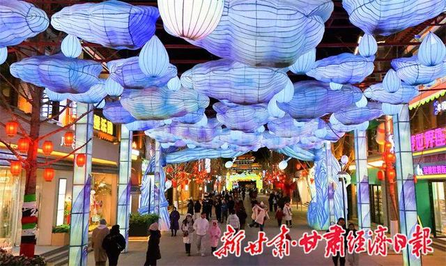 兰州老街新年灯展亮灯迎客