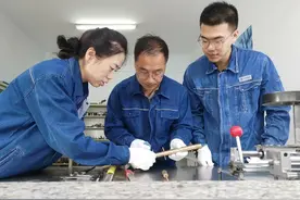鹤岗：加快建设边境转型城市人才聚集高地图片