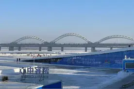 探园！松花江冰雪嘉年华大门建成这样了，滨滨+妮妮+哈尔滨地标建筑图片