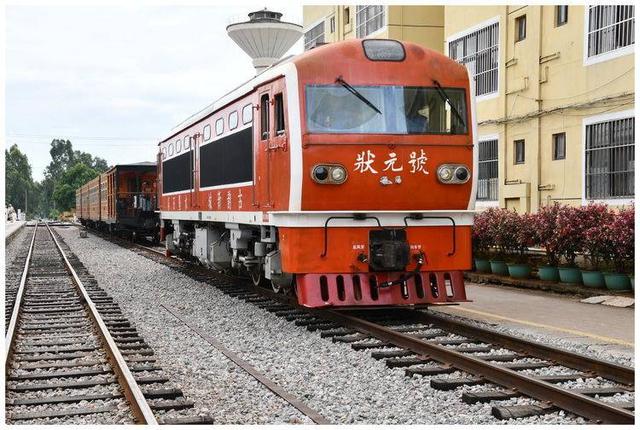七彩云南之四：坐米轨火车 让时光倒流