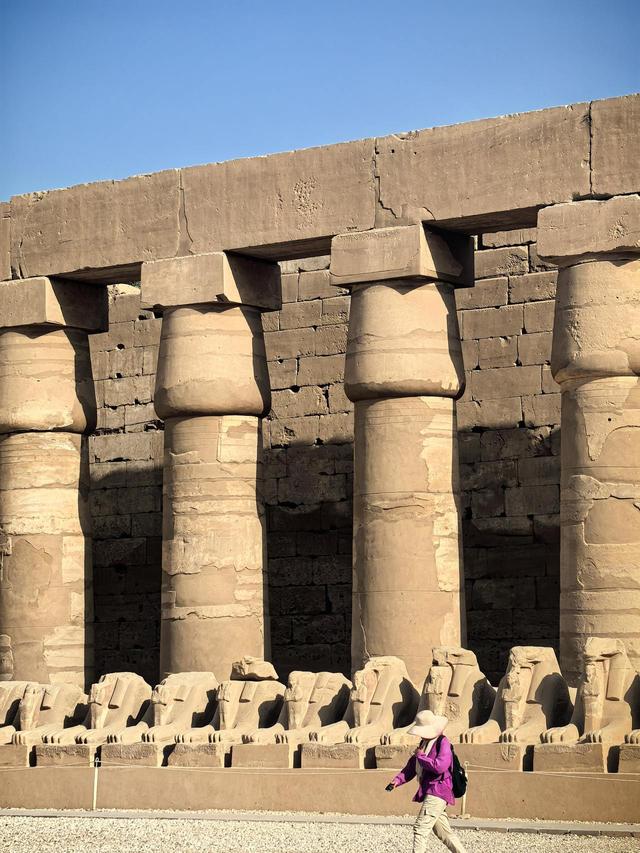 晚潮｜“迷失”在卡纳克石柱森林中