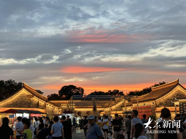 历史文化景区玩起NPC，夜游经济带火一座城