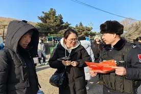 春节我在岗 | 暖心服务游客 共筑边境平安图片