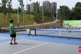 用乒乓球拍在羽毛球场上打网球？揭秘巴黎奥运会表演项目匹克球到底怎么玩图片