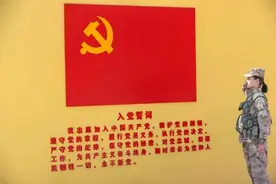 退役女兵送未婚夫二次入伍，甜蜜出征→图片