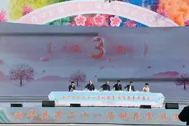 西华：以花为媒促振兴图片
