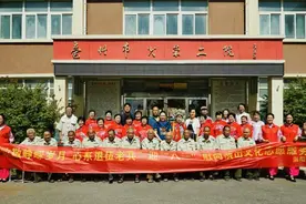 安徽涡阳举办“致敬峥嵘岁月、心系退伍老兵”迎“八一”慰问演出图片