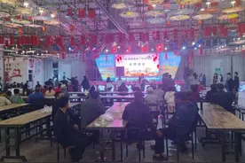 巴楚县夜市火热非凡 夜经济持续升温图片