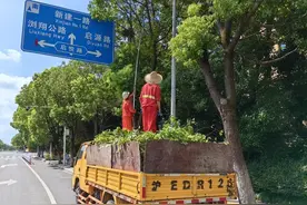 路灯被遮挡，烧烤摊油烟扰民？马上解决→图片