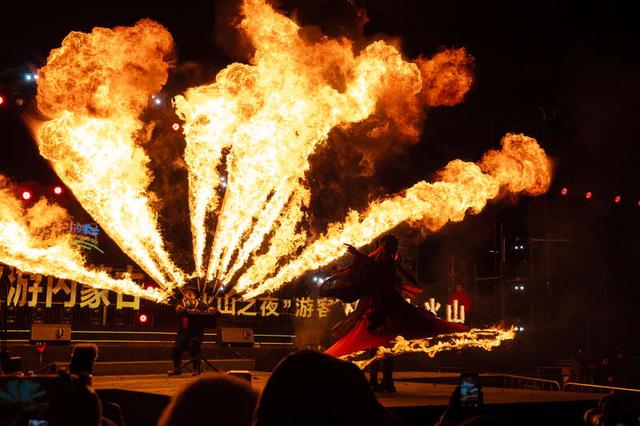 乌兰察布点燃“冰火之恋”