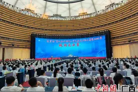 千人同场比拼 全国中小学生硬笔书法大赛南宁举行图片