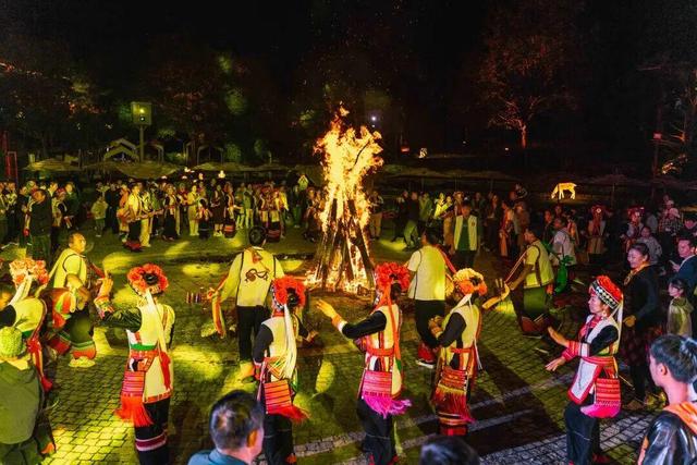 弥勒，人气爆棚！