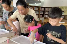 开拓视野，锻炼动手实践能力！苏州相城黄桥街道开展非遗艺术水拓画主题活动图片