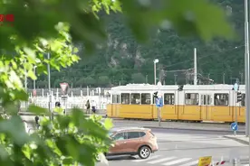 “找呀找呀找朋友……”——记匈中双语学校里的新一代友好使者图片