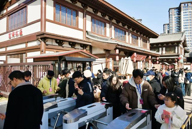 一步踏入千年画！定州众春园春节“行浸式”游园火出圈