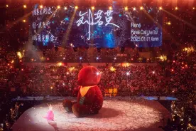 刘若英2025厦门演唱会圆满落幕 现场幽默喊话保安大哥：回头看她一眼！图片