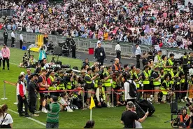 梅西训练赛座无虚席，这场面真的太壮观了🤩图片