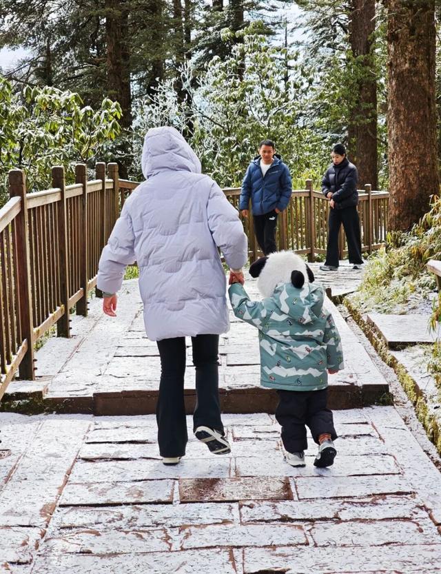 秋假封神目的地！瓦屋山飘雪啦！美到不想回家~
