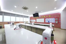 重庆新东方职业学校：打造“4D厨房”标准教室，让人才培育与企业无缝对接图片
