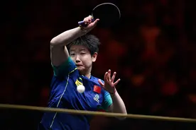 孙颖莎战胜王曼昱，夺下WTT中国大满贯女单冠军图片