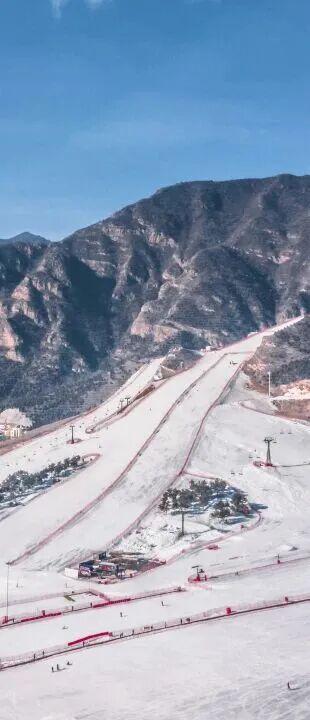 璀璨无比！龙庆峡冰灯今天正式开门迎客 | 周末京郊微度假