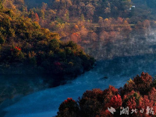 蕲春：碧水丹枫九潭湖