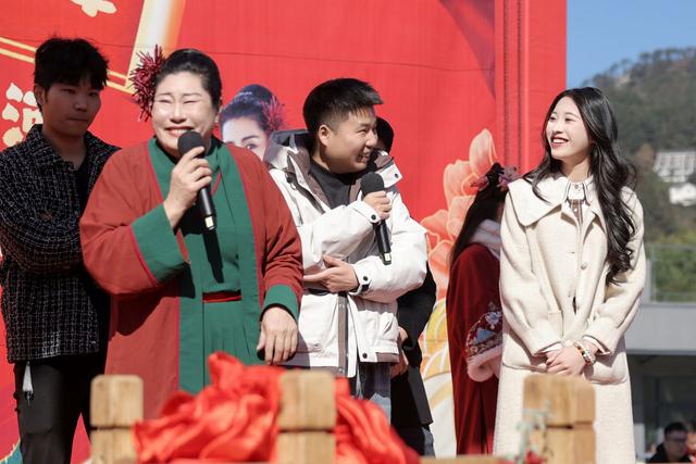 千人同席结良缘，百锅同沸暖龟峰——龟峰山景区“王婆说媒”引爆冬日浪漫热潮