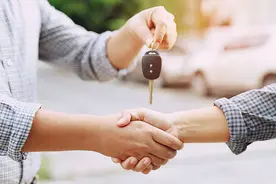 闪电律解｜男子应聘司机 工资没到手就花5万租车 律师：涉嫌欺诈图片