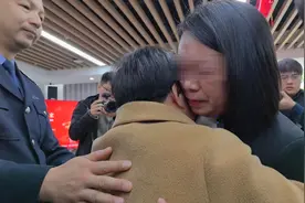 刑侦队大楼女保安“离奇寻亲”：弟弟出生当天她意外失踪，38年后母女团圆图片