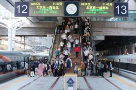 北京西站候车室，检票闸机有变化！坐火车中转换乘必看图片