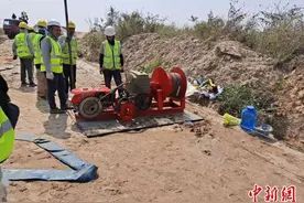 柬埔寨金边德崇国际机场建设者欢度中国龙年春节图片
