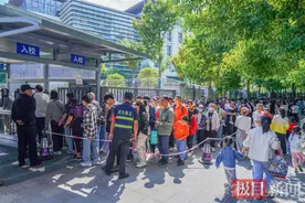 入校参观免预约，国庆节到武大打卡的游客井喷式增长图片