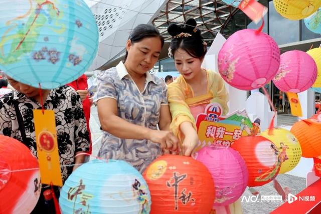 国庆中秋假期广东高速车流攀升，服务区里“上新”粤式服务