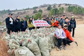 边爬山边捡垃圾，这群“95后”将500多袋垃圾挑下山图片