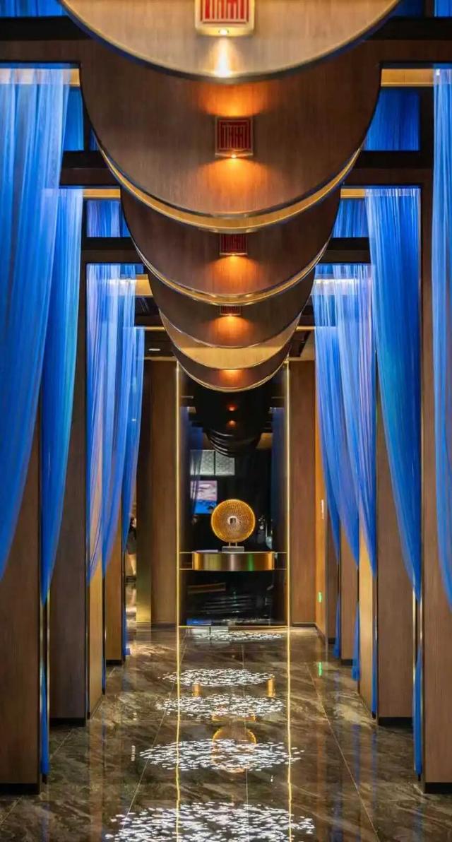 把冬天调成暖色系！松山湖落羽杉红了，温泉冒泡了，火锅沸腾了～