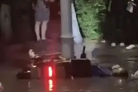 路灯疑漏电致外卖员触电身亡？哈尔滨官方回应图片