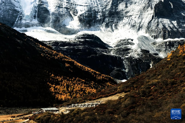 美丽中国丨穿越冰峰 遇见稻城亚丁