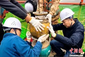 武当山紫霄大殿宝顶开启 发现历代钱币343枚图片